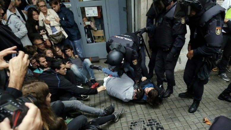 Ação policial contra referendo deixa quase 40 feridos na Catalunha