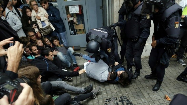 Ação policial contra referendo deixa quase 40 feridos na Catalunha