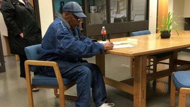 O.J. Simpson ganha a liberdade após nove anos preso