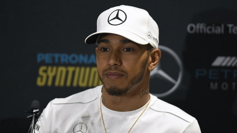 Hamilton bate recorde em Interlagos e lidera 1º treino livre do GP do Brasil