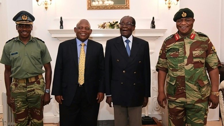 Mugabe aparece em público pela primeira vez desde golpe militar no Zimbábue