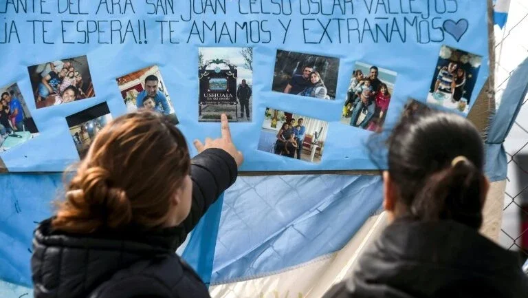Submarino argentino continua desaparecido, apesar de buscas intensas