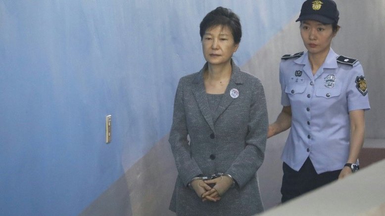Ex-presidente da Coreia do Sul é acusada de receber US$ 3,3 milhões em propina