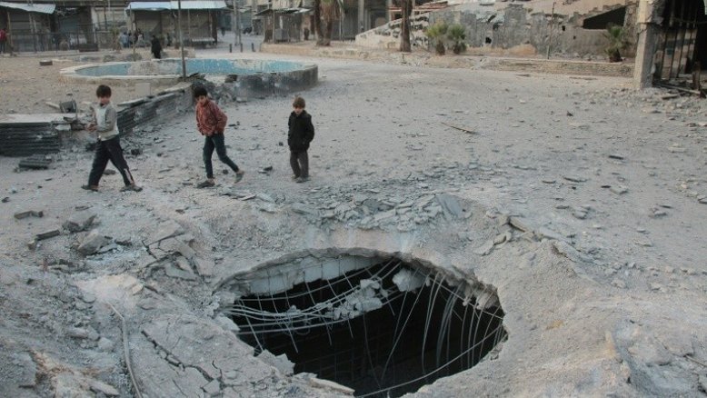 Depósito de ajuda humanitária bombardeado em zona rebelde da Síria
