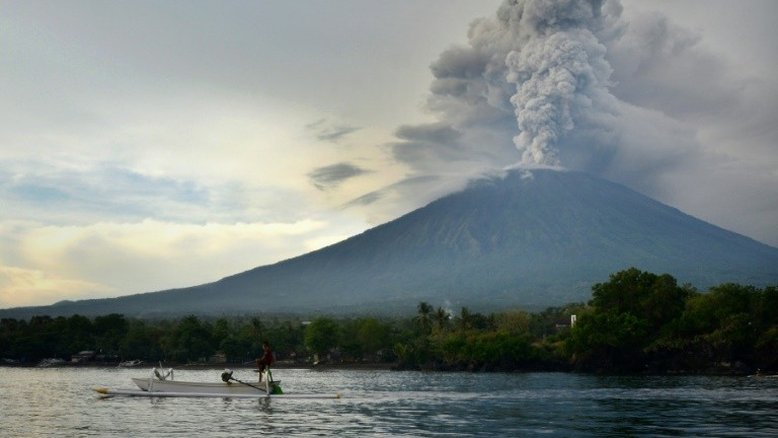Aeroporto de Bali permanece fechado pelo segundo dia consecutivo