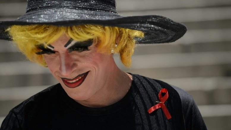 Violência e discriminação causam auge do vírus da aids na América Latina