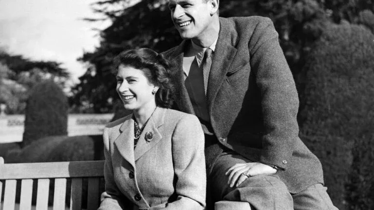 Rainha Elizabeth II e o príncipe Philip comemoram 70 anos de casados