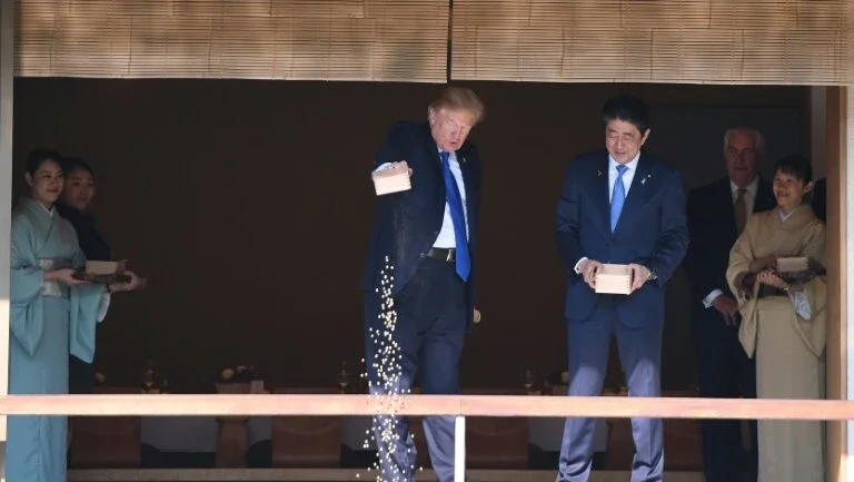 Trump perde a paciência com carpas e internautas vão ao delírio; assista
