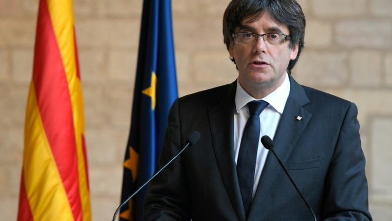 Puigdemont critica governo espanhol após ganhar liberdade condicional em Bruxelas
