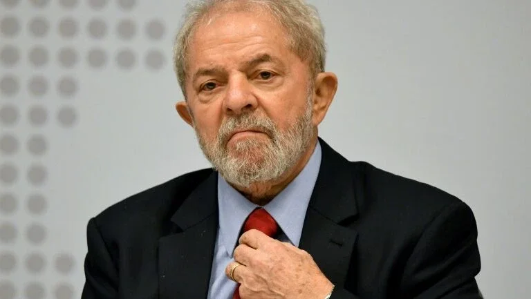 Lula volta a desafiar Moro a 