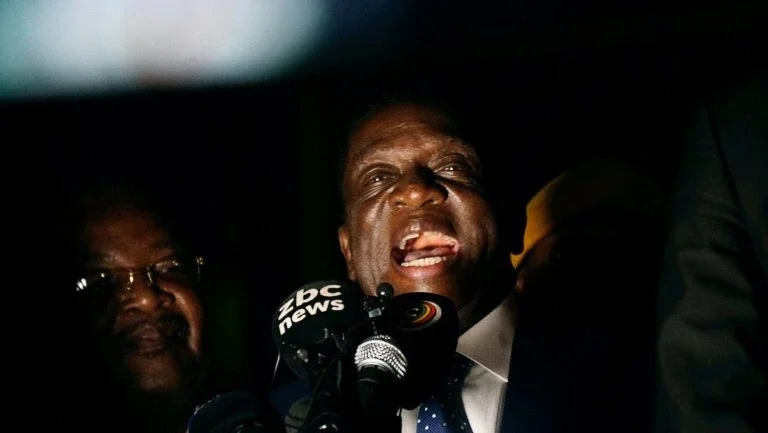 De volta ao Zimbábue, Mnangagwa anuncia 