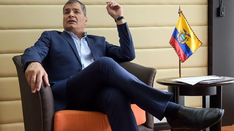 Ex-presidente Rafael Correa volta ao Equador para medir forças