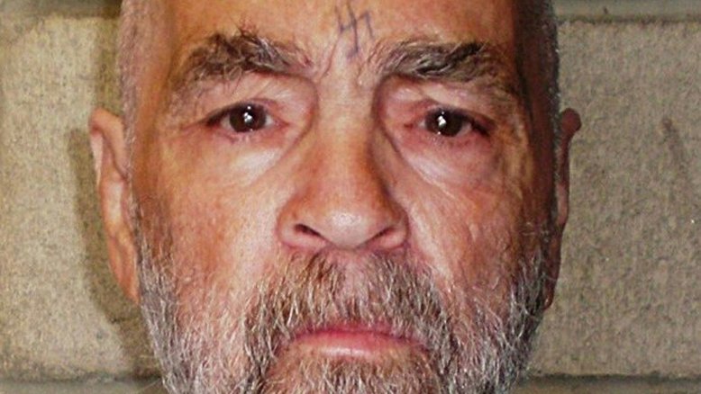Assassino Charles Manson morre aos 83 anos