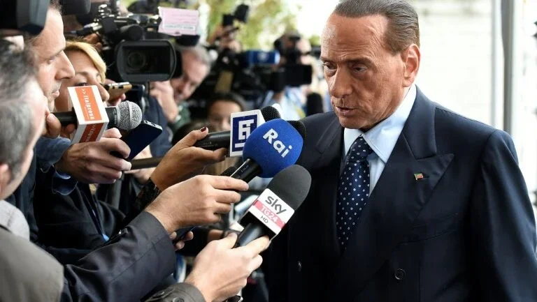Berlusconi busca novo protagonismo na Itália apesar de escândalos