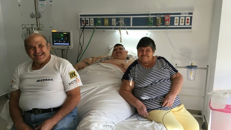 Homem mais gordo do mundo se recupera após segunda cirurgia no México
