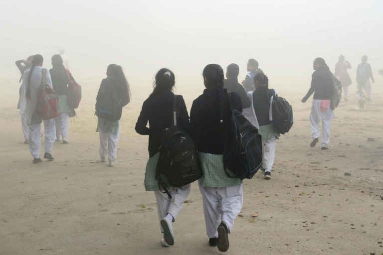 Escolas de Nova Délhi voltam a funcionar apesar da poluição