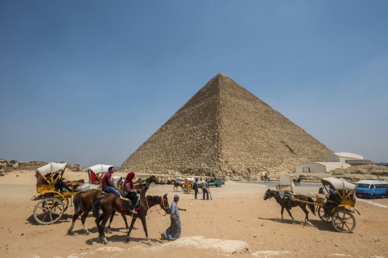 Cientistas detectam 'vazio' do tamanho de um avião na pirâmide de Quéops