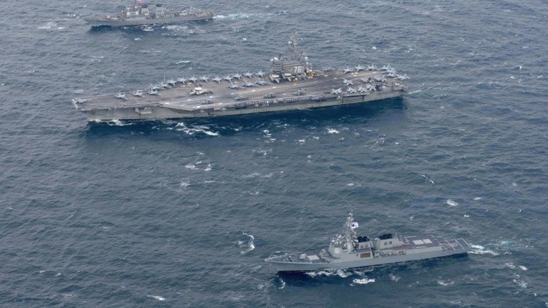 Três porta-aviões dos EUA participam de exercício naval com Seul