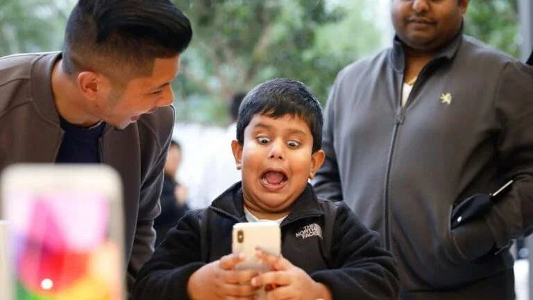 Filas de espera no lançamento mundial do iPhone X