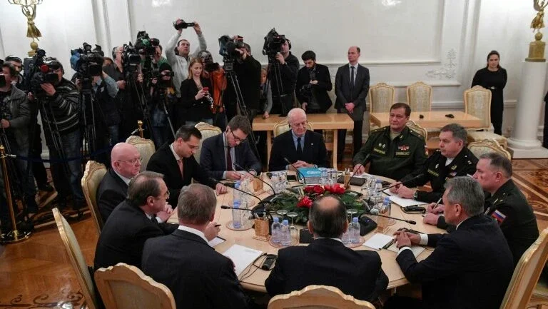 Rússia, Turquia e Irã querem reunir regime e rebeldes sírios em janeiro