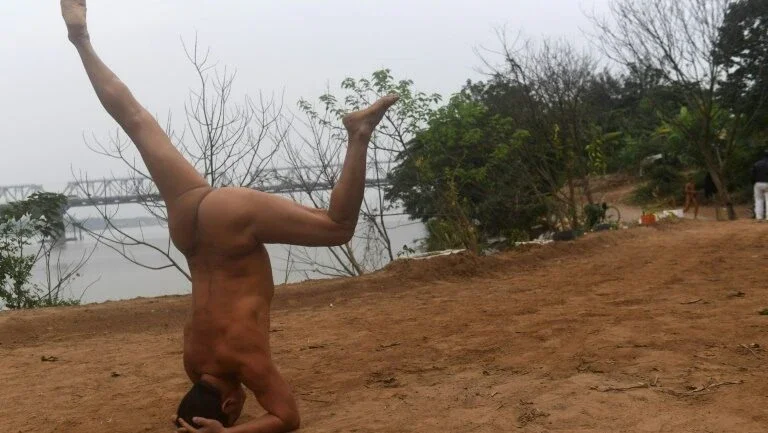 Nudismo vira meio de escapar da rigidez do sistema no Vietnã