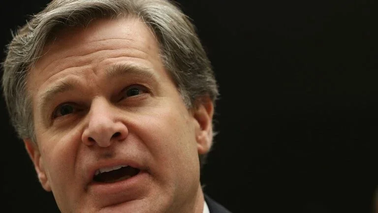 Chefe do FBI rejeita críticas de Trump