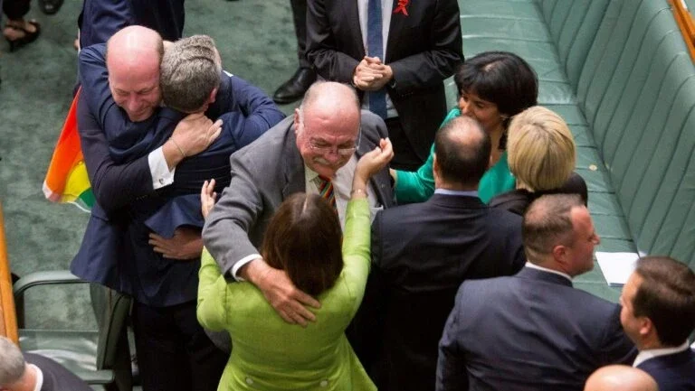 Parlamento australiano aprova lei sobre o casamento entre pessoas do mesmo sexo