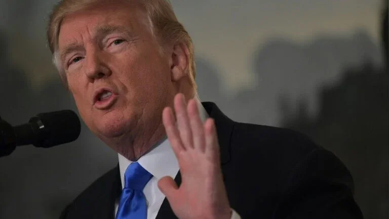 Deputados americanos votam contra proposta de impeachment de Trump