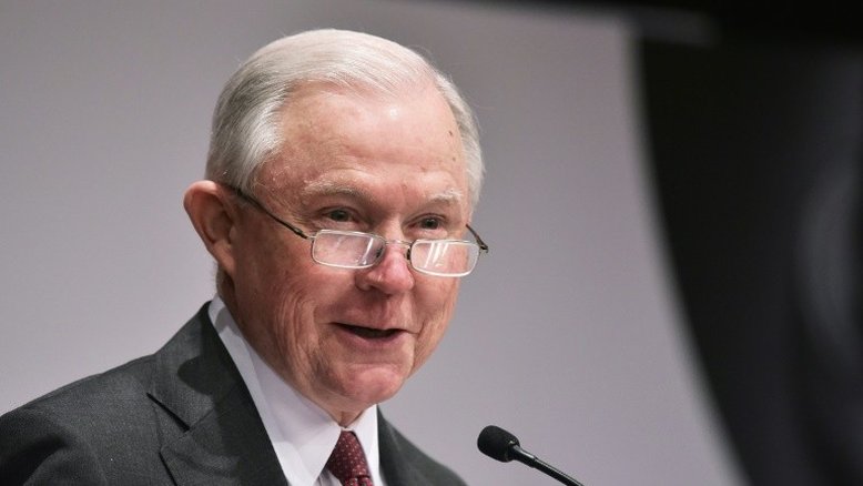 Sessions manda Justiça acelerar casos de imigrantes irregulares