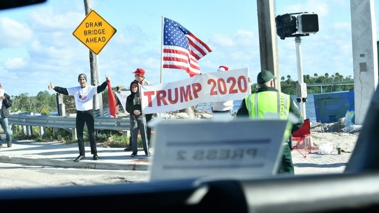 Golfe, tuítes e política: assim são as férias de Trump na Flórida