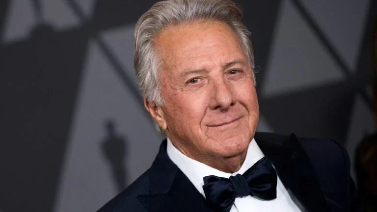 Dustin Hoffman e John Oliver se envolvem em discussão sobre assédio sexual