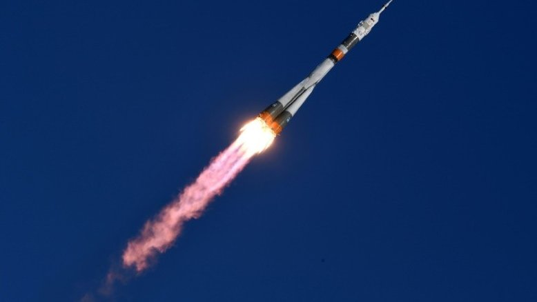 Astronautas japonês, russo e americano chegam à Estação Espacial