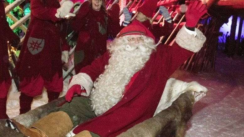 Papai Noel se desespera e xinga crianças durante evento na Inglaterra