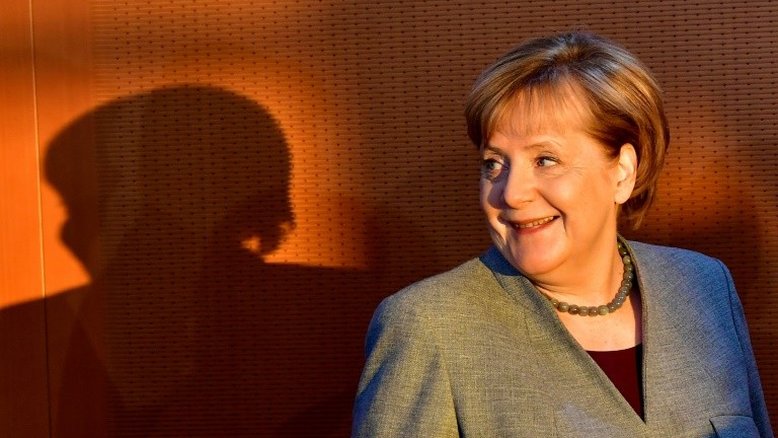 Merkel reconhece divisão na Alemanha e promete formar rapidamente novo governo