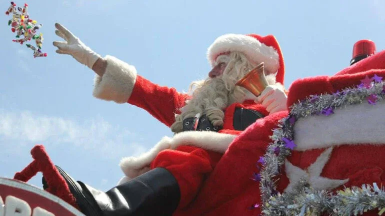 Guloseimas acabam e Papai Noel é apedrejado por crianças em Itatiba (SP)