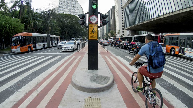 Avenida Paulista estará aberta para carros durante dia de provas do Enem