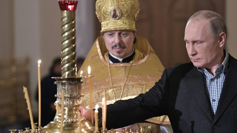 Vladimir Putin celebra Natal ortodoxo em São Petersburgo