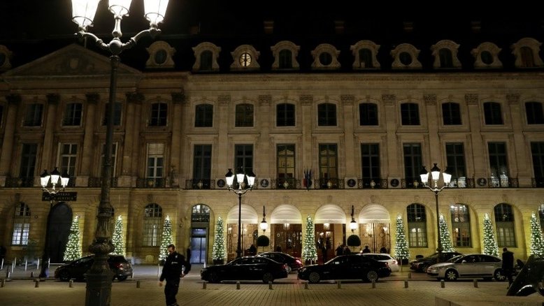 Assalto à mão armada no hotel Ritz de Paris termina com três detidos