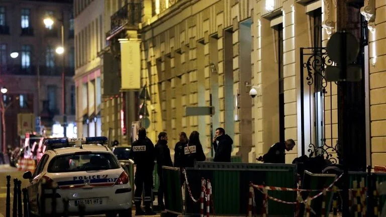 Joias roubadas de hotel Ritz em Paris são recuperadas