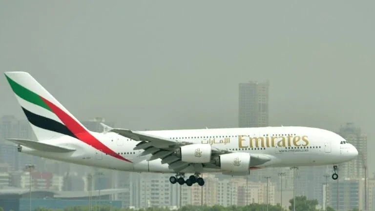 Emirates anuncia pedido de 36 aviões A380 por US$ 16 bilhões