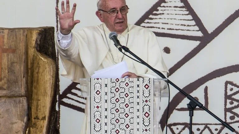 No Peru, Papa pede luta contra corrupção, que 
