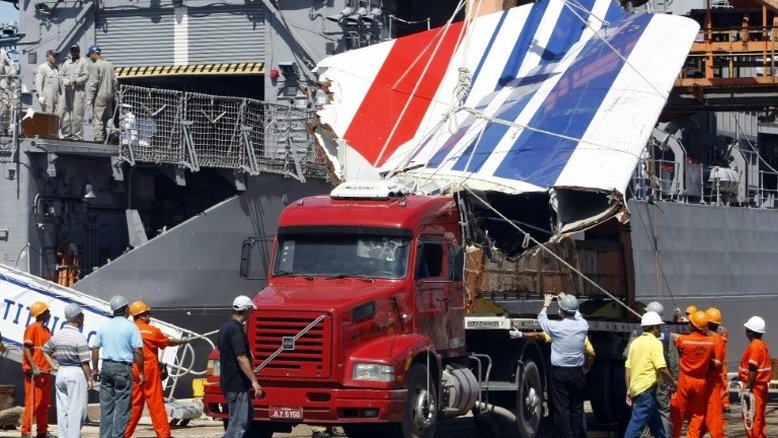 Nova perícia sobre acidente da Air France acusa tripulação