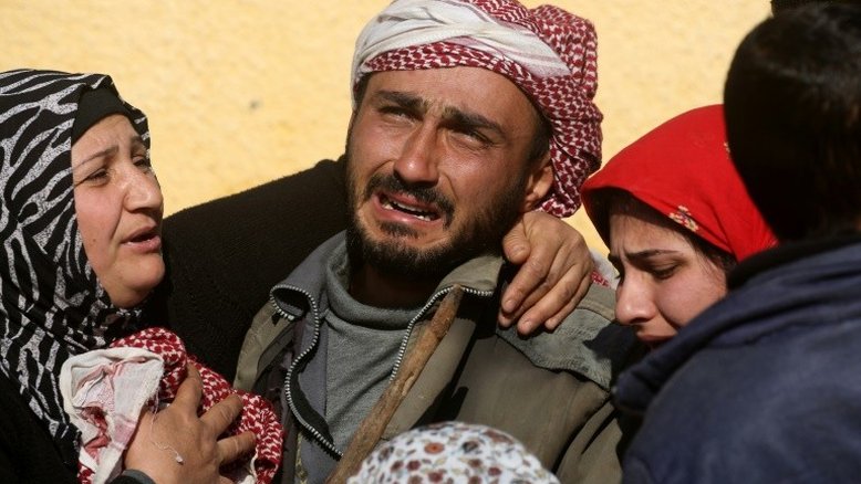 Ataques aéreos do regime sírio matam 33 civis em Idlib