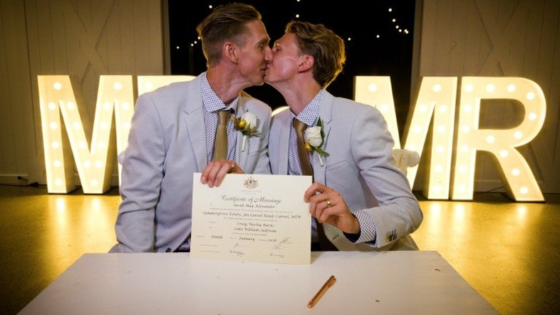 Votos da meia-noite após reformas históricas do casamento gay na Austrália