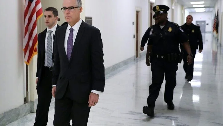Número dois do FBI renuncia, após críticas de Trump