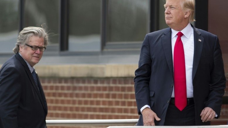Presidente Trump diz que ex-assessor Steve Bannon 'perdeu a razão'