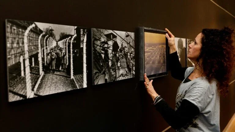 Exposição sobre Holocausto em Jerusalém mostra poder e perigo de imagens
