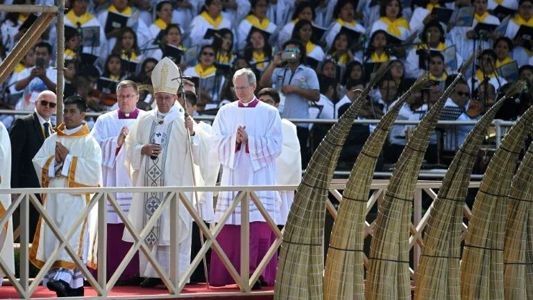 No Peru, Papa condena insegurança e crime organizado