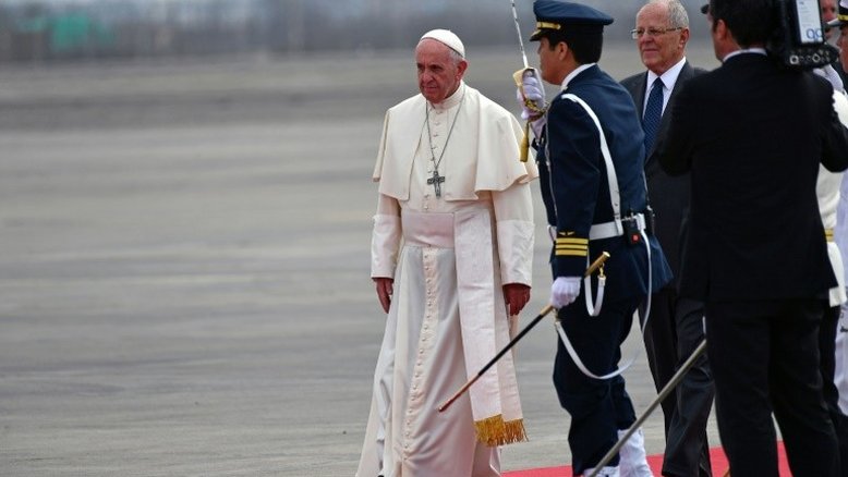 Papa Francisco chega a Lima, dando início à visita ao Peru