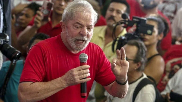 Justiça nega primeiro recurso de Lula para evitar a prisão